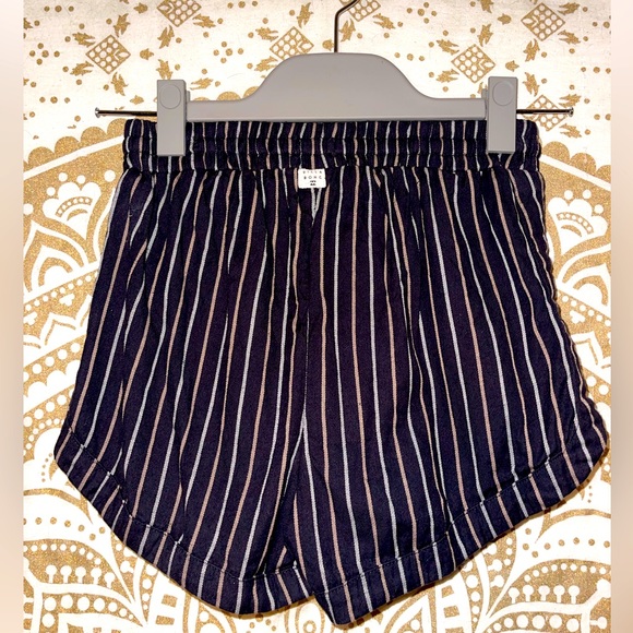 “BILLABONG” LADIES ADJUSTABLE STRIPED SHORTS WITH POCKETS & DRAW STRING, SIZE XS - Picture 4 of 4